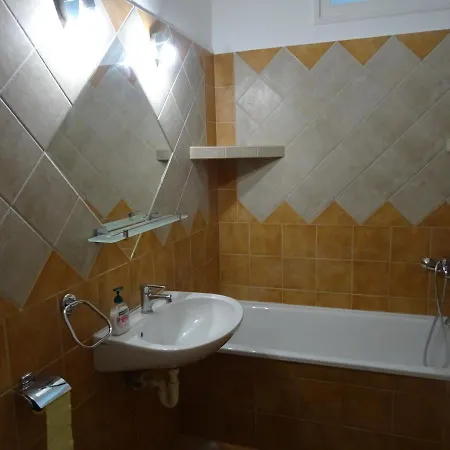 דירות Tatabánya Gyori Uti Lakas מראה חיצוני תמונה